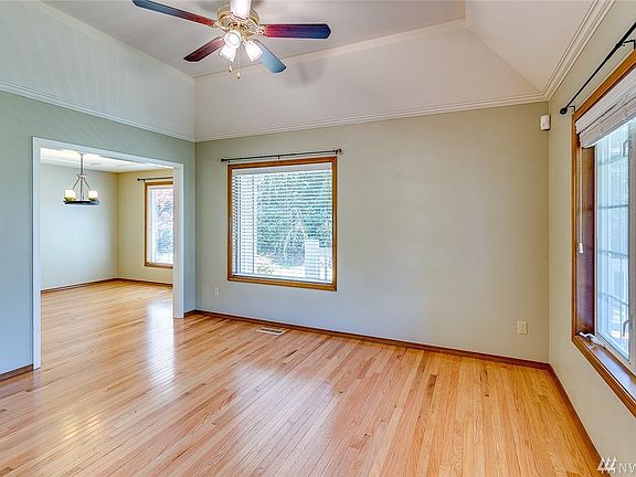 The stainless appliances are included.  The oven uses natural gas.  Nice oak cabinetry in the kitchen and ample counter space.