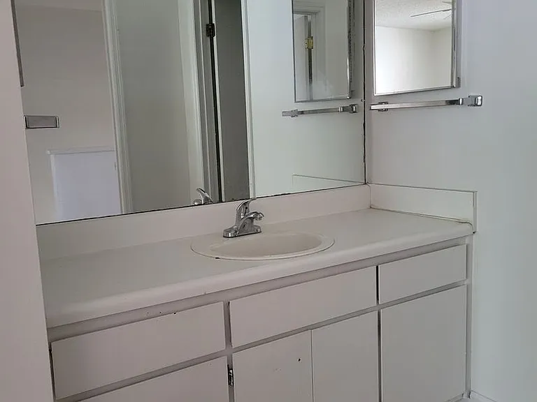 210 Appleby Dr #220 — Photo 11