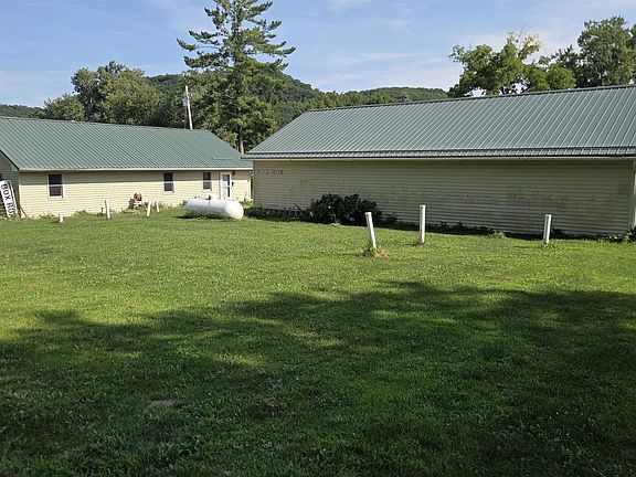 2nd image of 48568 Petersburg Ln