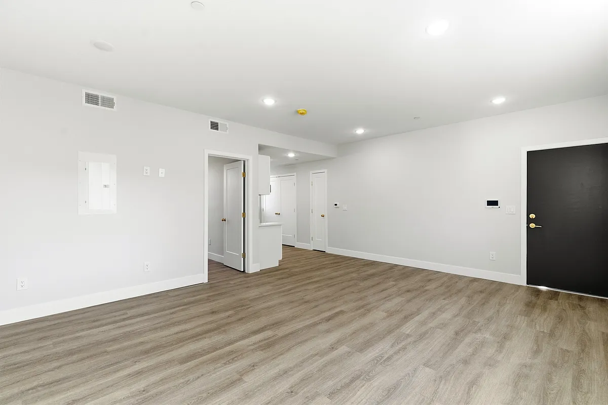 Building Photo - 5137 Master St #1B