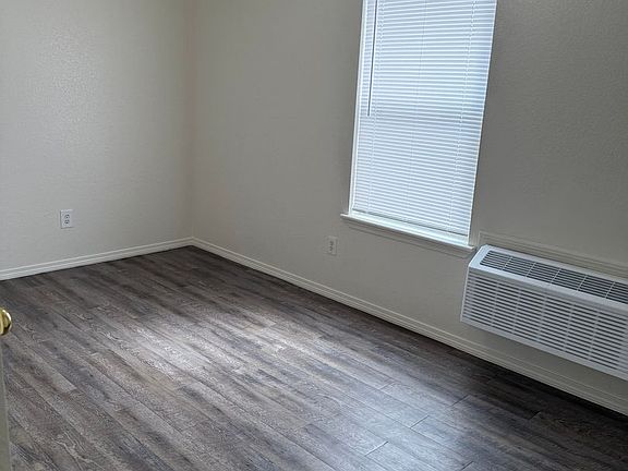 4th image of 617 S 6th St Unit 7