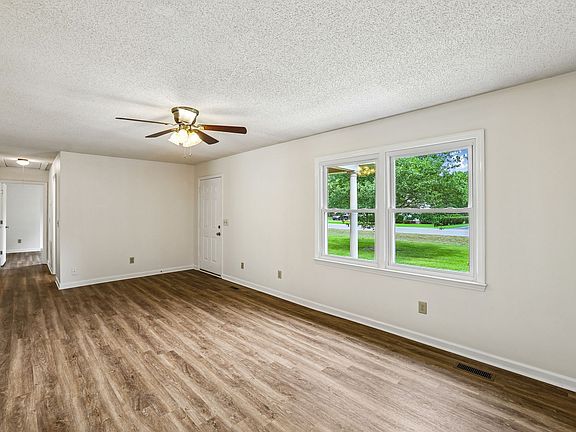 3rd image of 2724 Fawnwood Dr