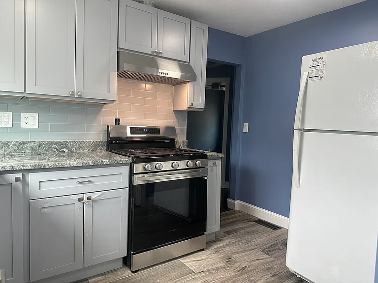 42 Walnut St #1 — Photo 4