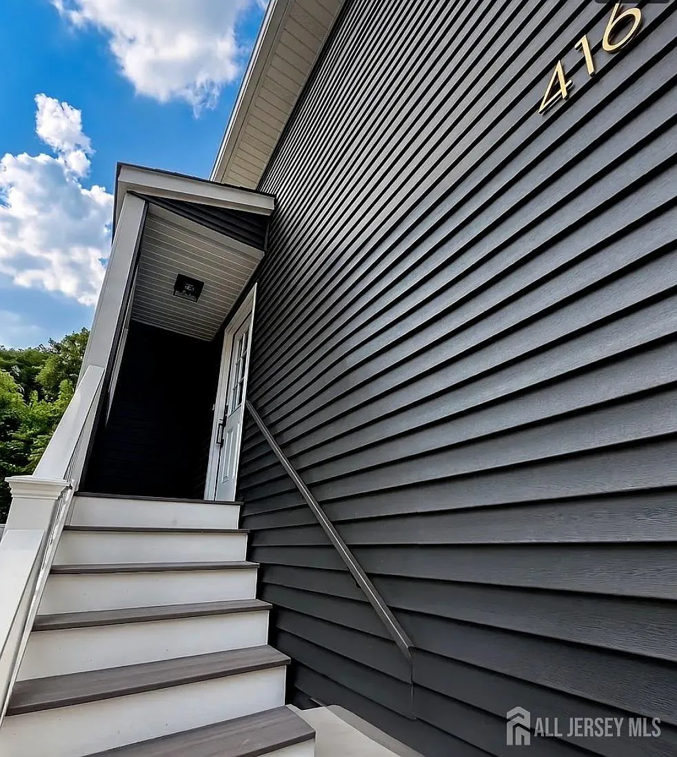 416 Catherine St — Photo 1