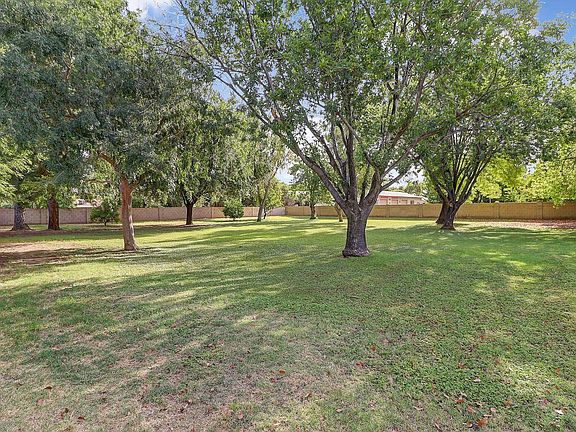 3rd image of 5740 W Poinsettia Dr