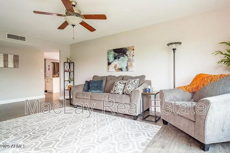 4 bed, 2.0 bath, 1669 sqft, $3,200 — Photo 3