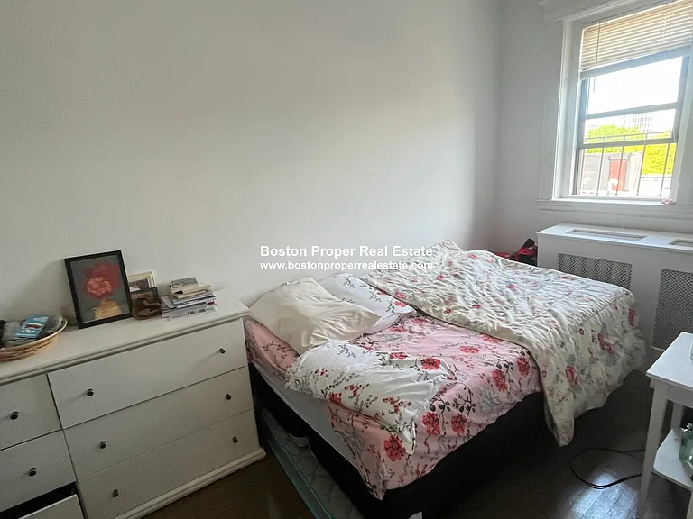 51 Queensberry St #2 — Photo 5