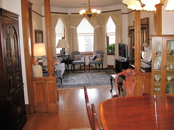 5th image of 1129 W Wellington Ave