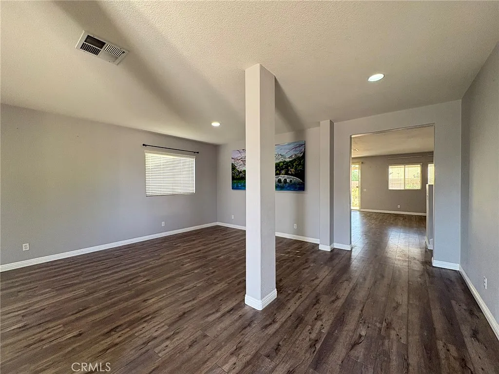 4 bed, 3.5 bath, 2949 sqft, $3,700 — Photo 4