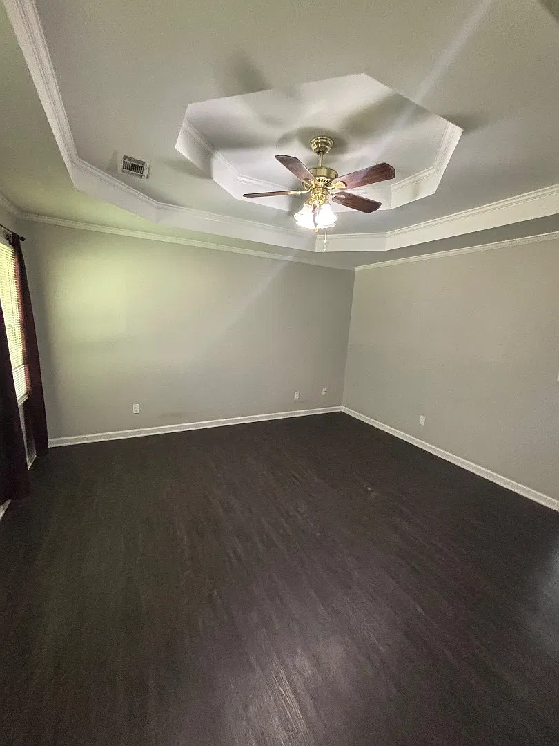 318 Bridgewood Dr SE — Photo 3
