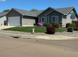 401 Serengeti Dr, Winston, OR 97496