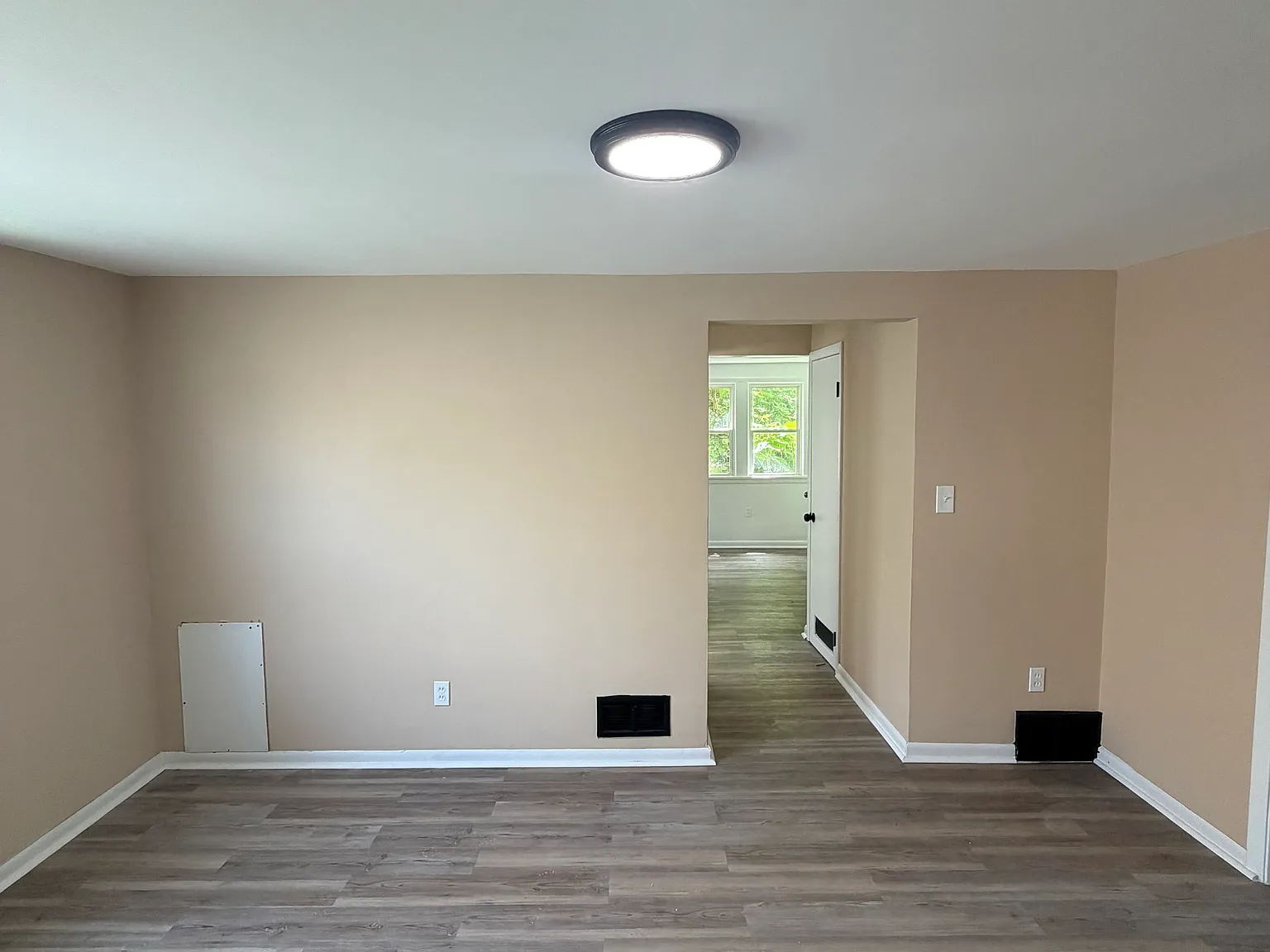 2 bed, 738 sqft, $1,200 — Photo 2