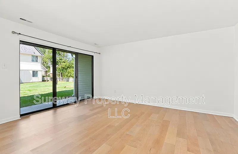 2 bed, 2.0 bath, 1080 sqft, $2,200 — Photo 2