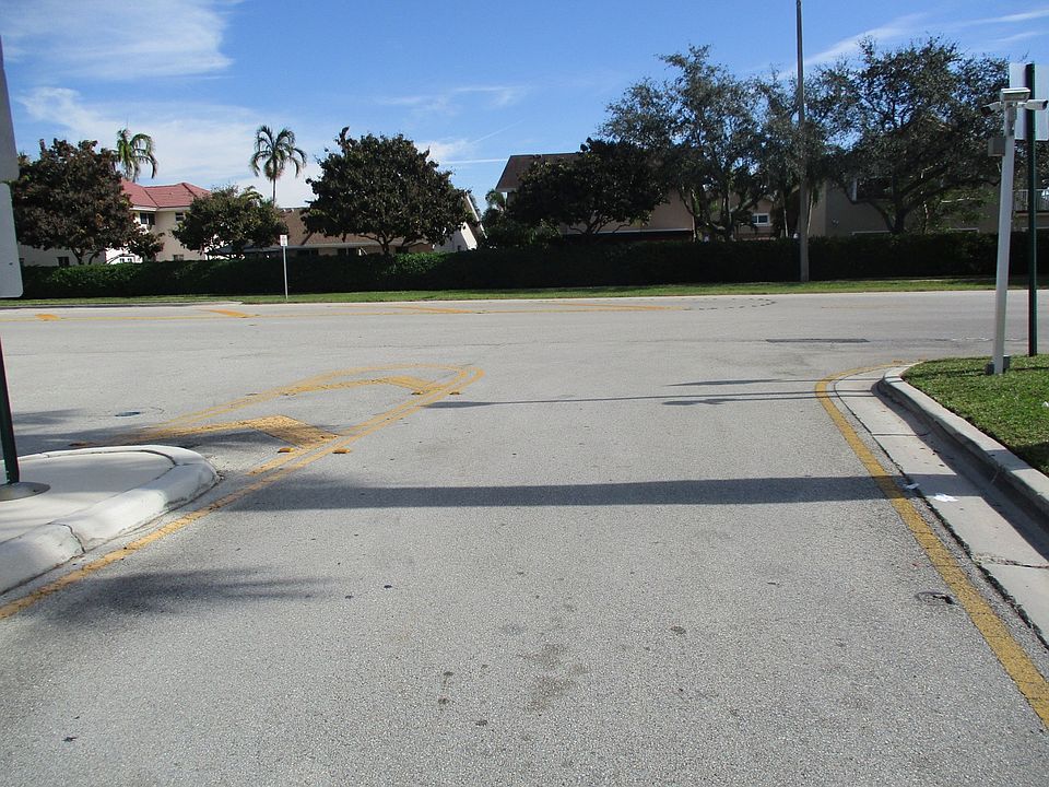2nd image of 504 NW 208th Dr