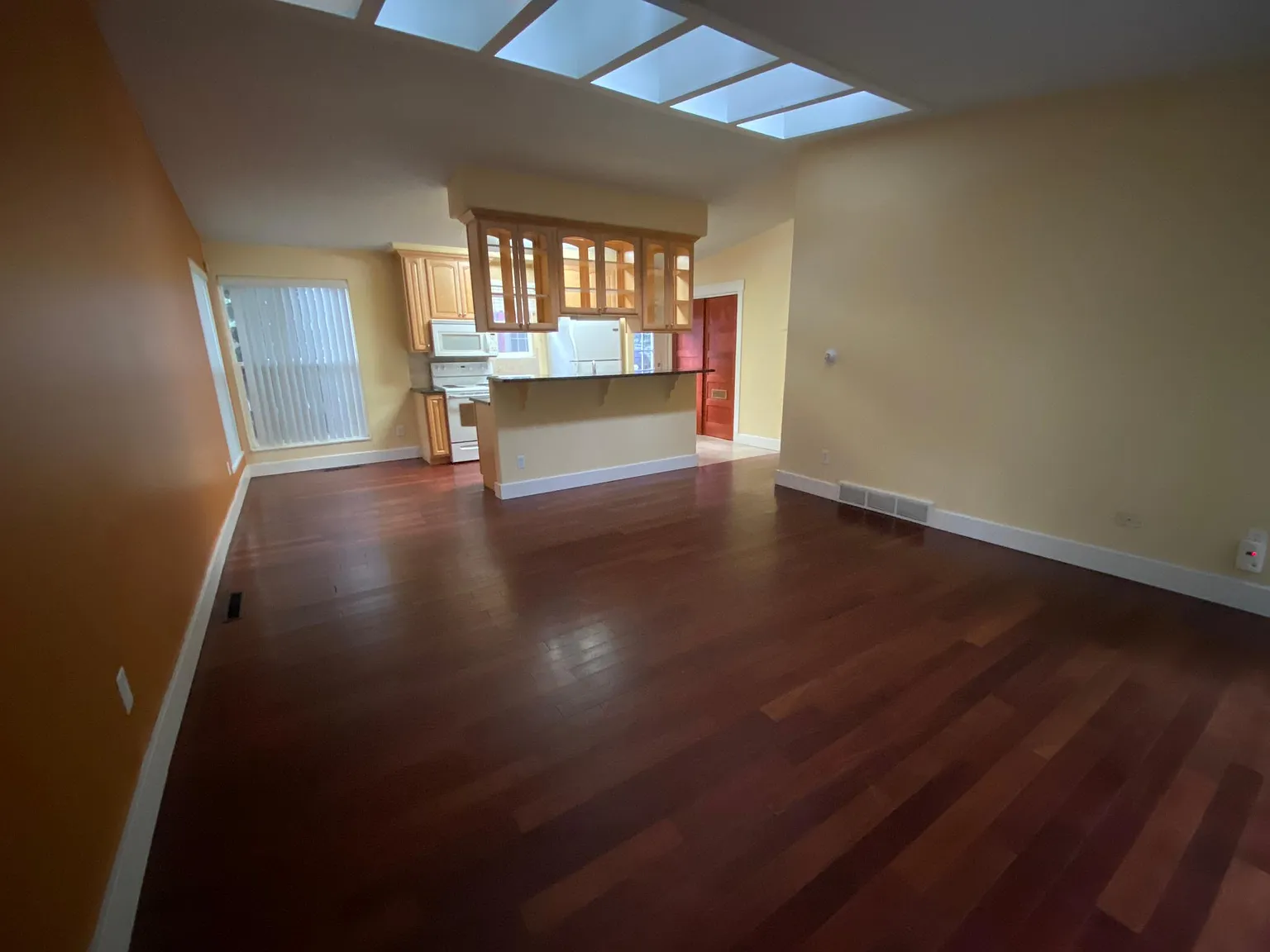 3 bed, 893 sqft, $2,500 — Photo 4