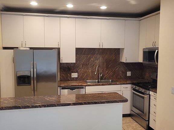 4th image of 1064 S Shenandoah St APT 201