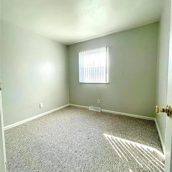 103 E 7th St #1 — Photo 8