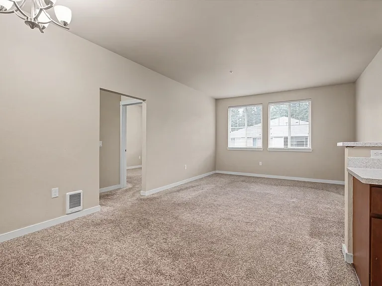 1643 Burnside Pl — Photo 5