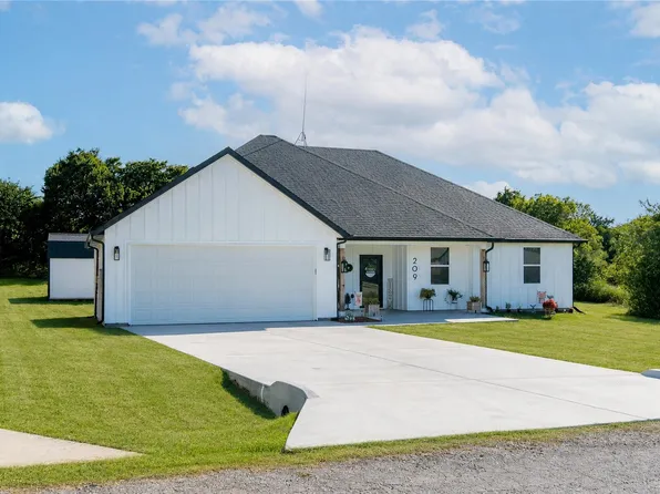 209 Lanai Ct, Runaway Bay, TX 76426