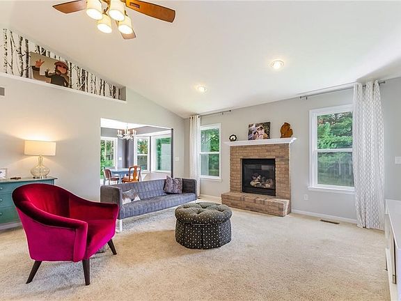 005-photo-living-room-6231013.jpg
