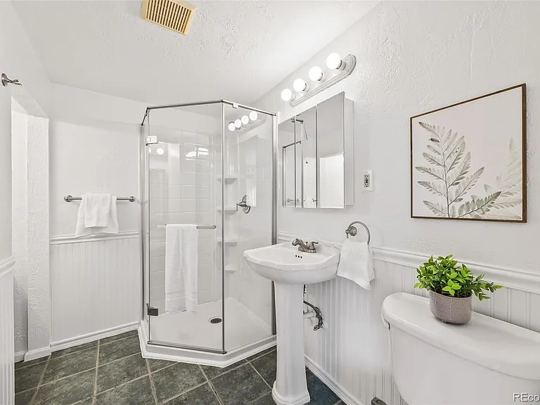 2290 Jasmine St — Photo 21