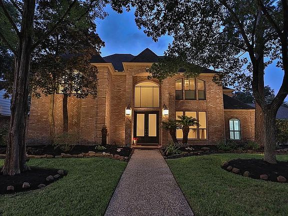 CUSTOM ESTATE HOME - This classic Champion Forest home was designed and built by Ernest Roe and Frank McLemore. They are two of the prominent builders in the neighborhood.