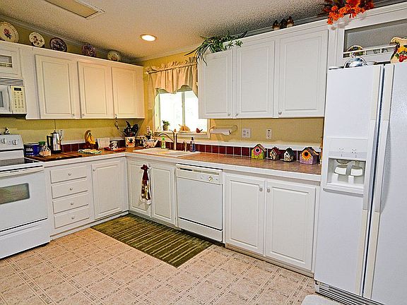 4th image of 14 Trout Lake Dr #B