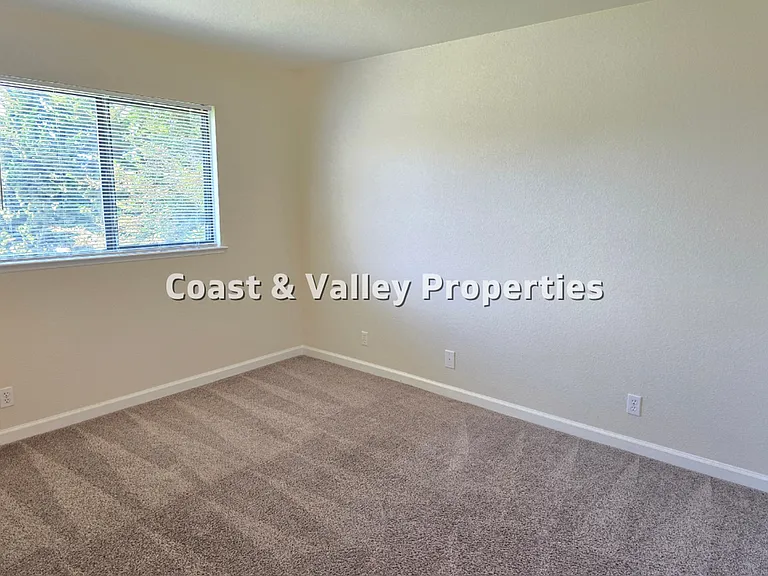 776-780 Nacional Ct — Photo 5