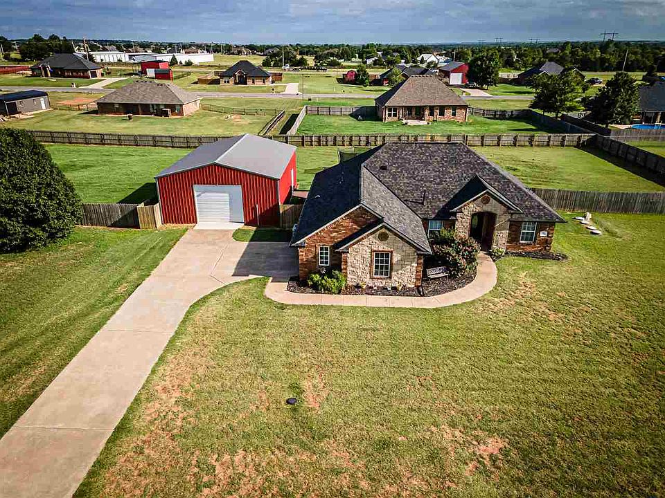 1st image of 93 NE Simmons Cir