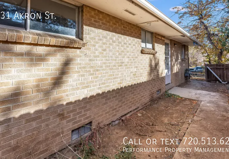 1231 Akron St — Photo 19