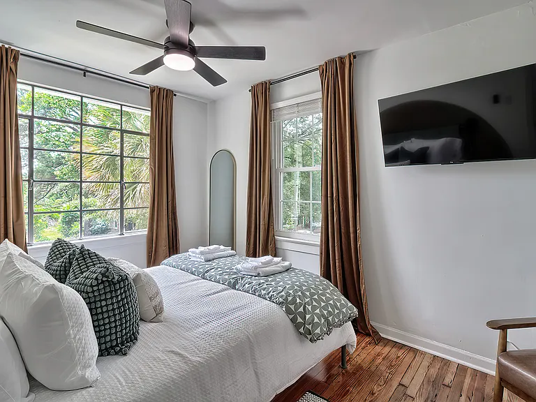 2408 Lincoln St — Photo 24