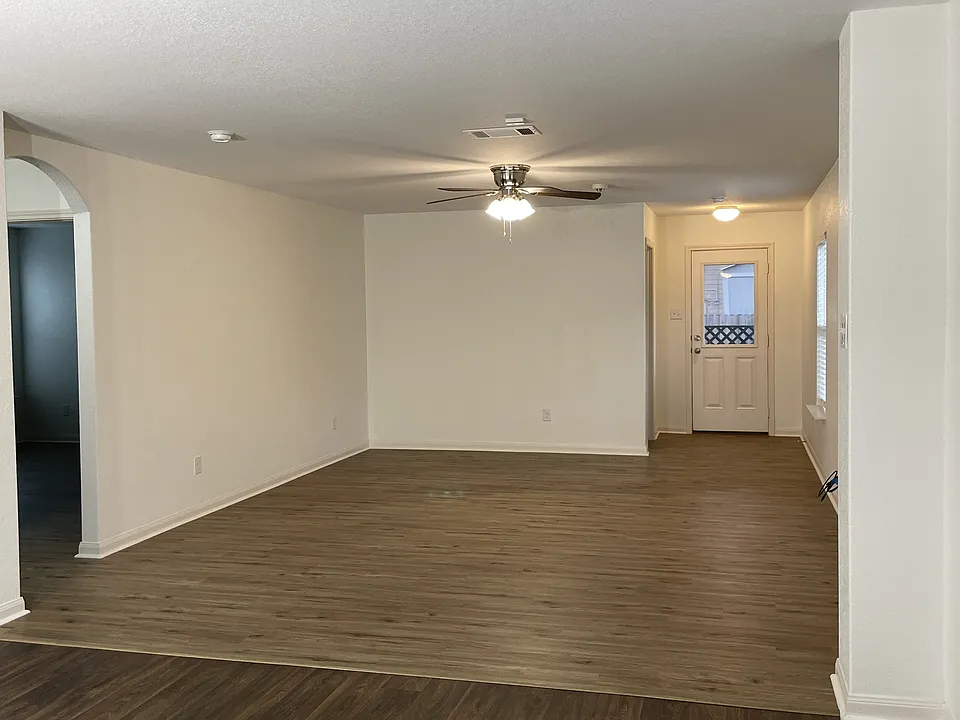 1525 Breanna Ln