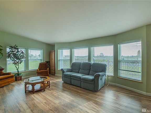 4th image of 4080 Shorecrest Dr NE