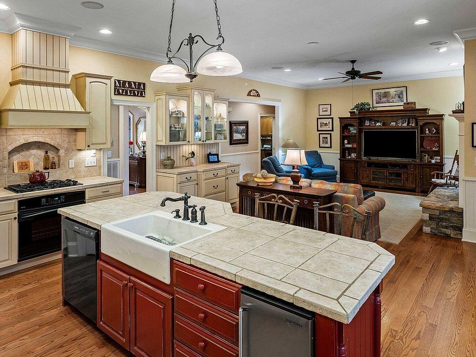 190 Lake Crest Dr, Lenoir City, TN 37772 | Zillow