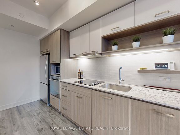 3rd image of 170 Chiltern Hill Rd #306