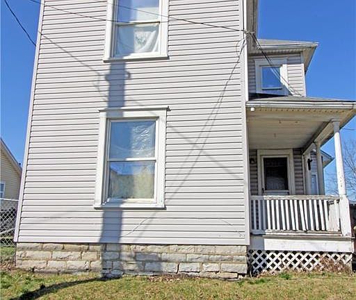 2nd image of 636 S Roosevelt Ave