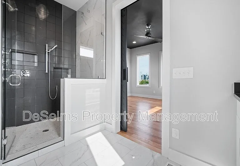 1000 Southside Ave — Photo 8