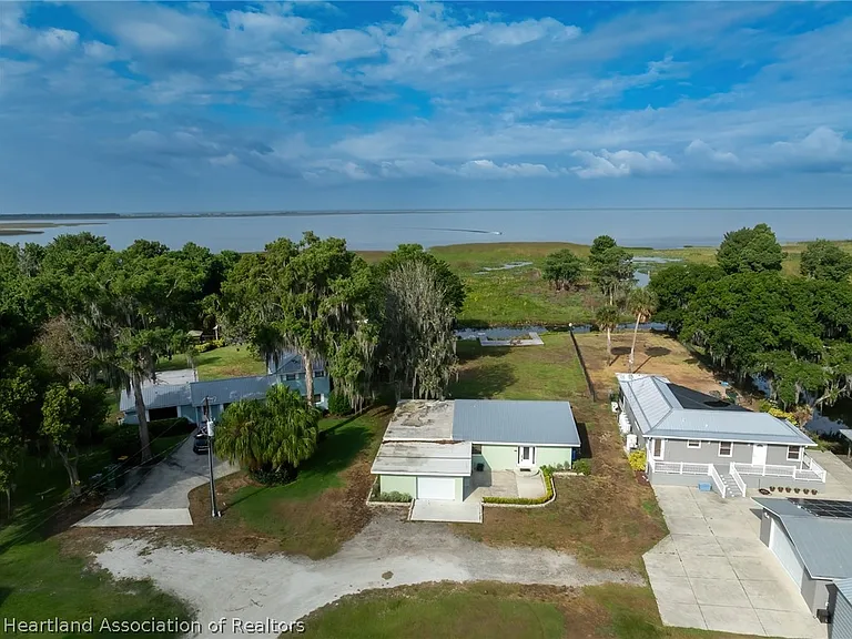 102 Squirrel Point — Photo 2