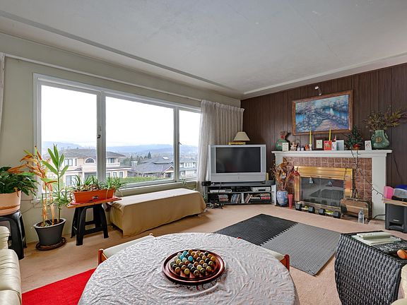 3rd image of 4144 Price Cres