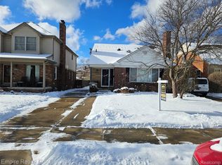 243 Devonshire St, Dearborn, MI 48124