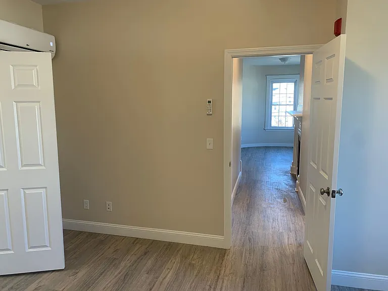 129 Kenoza Ave — Photo 20