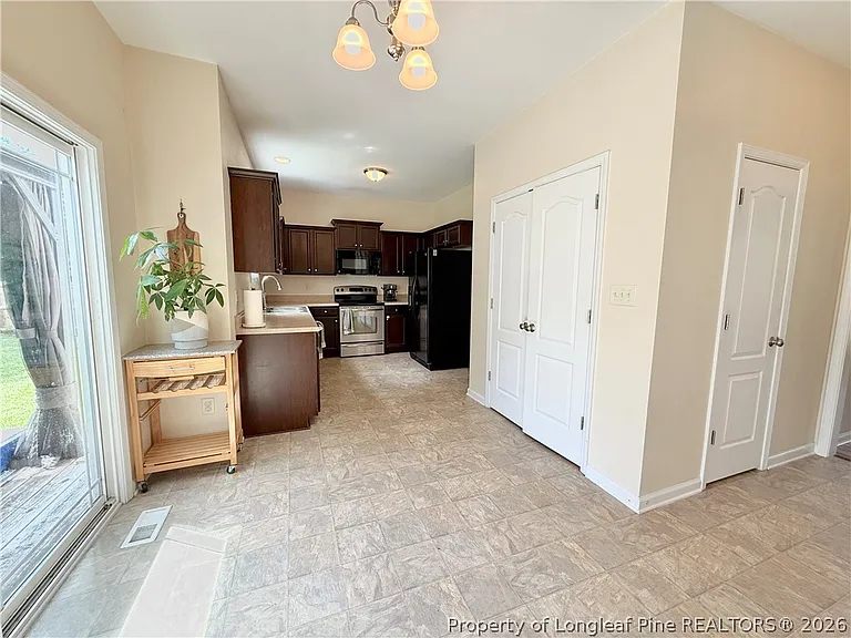 675 Omaha Dr — Photo 8