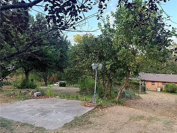 5th image of 323 3rd St