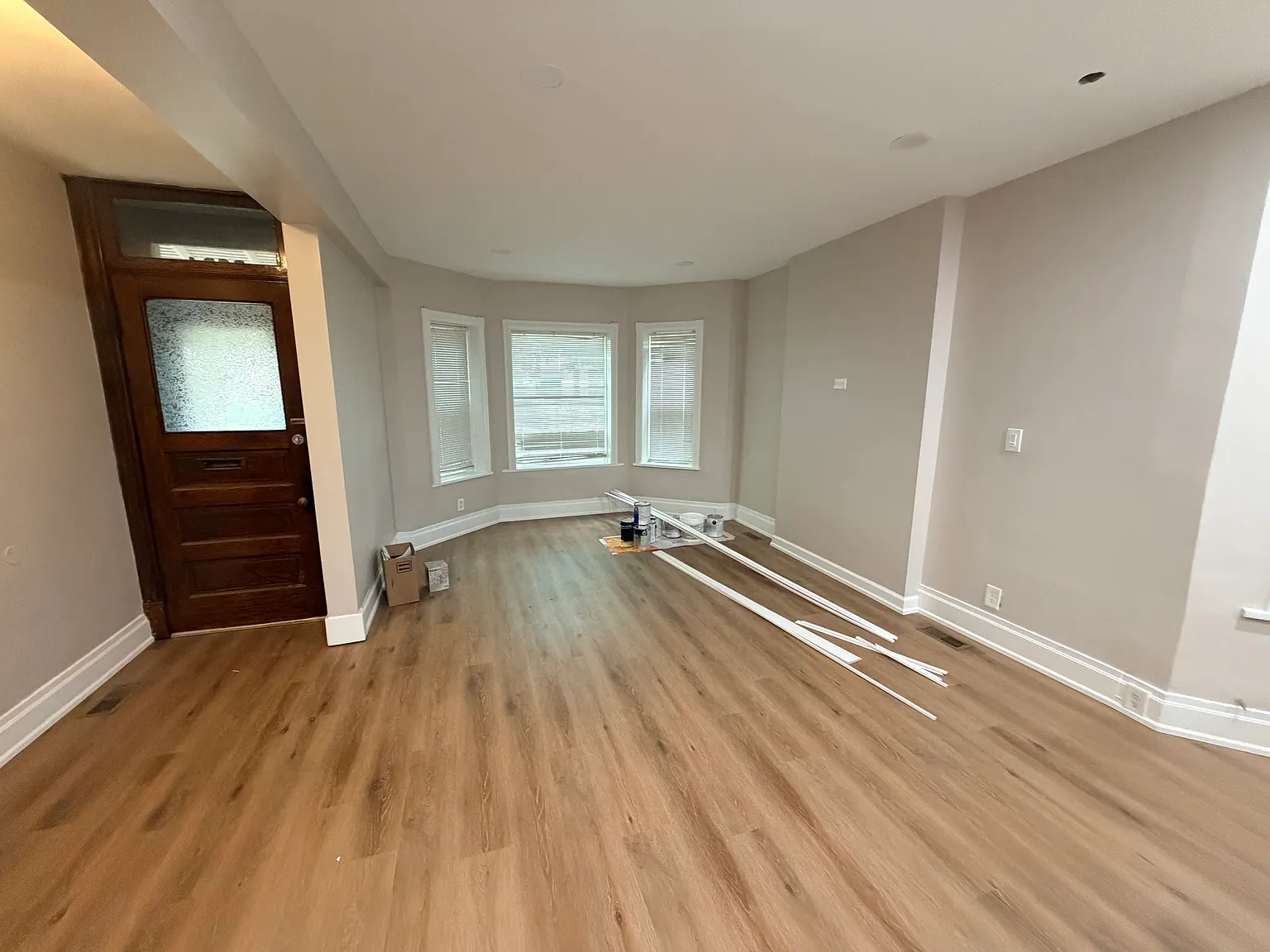 3 bed, 1.5 bath, 1100 sqft, $3,195 — Photo 3