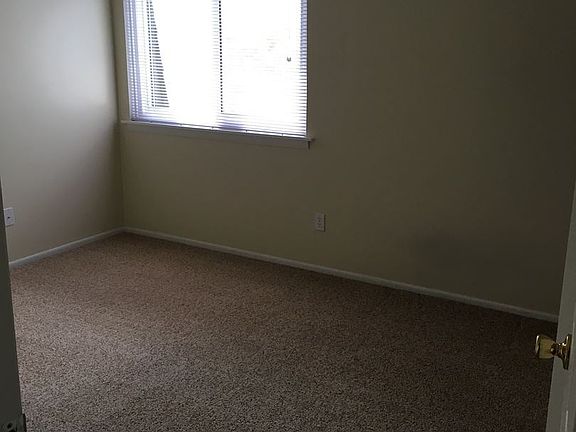 3rd image of 815 E Ivinson St APT 5