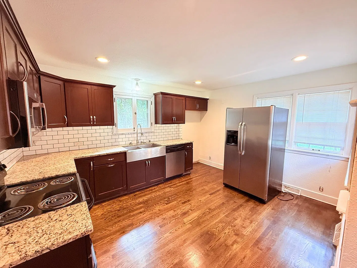 3 bed, 2.0 bath, 1548 sqft, $2,898 — Photo 3
