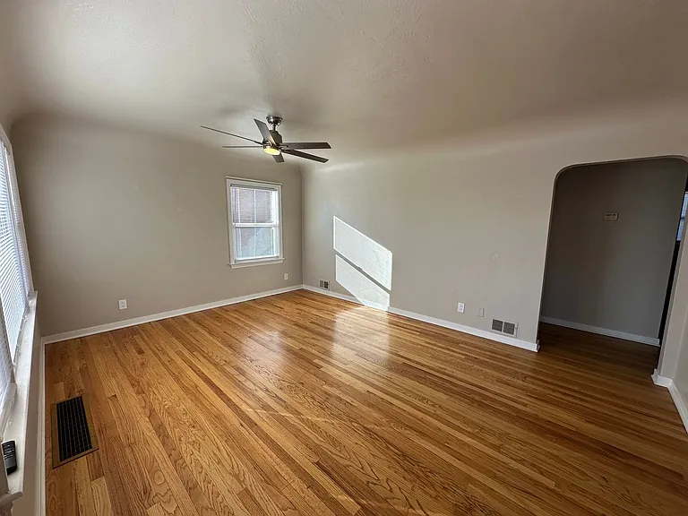 465 Wilson Ave — Photo 4
