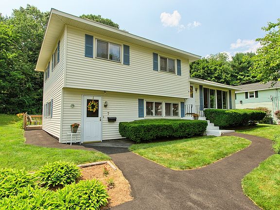 4th image of 7 Bates Dr