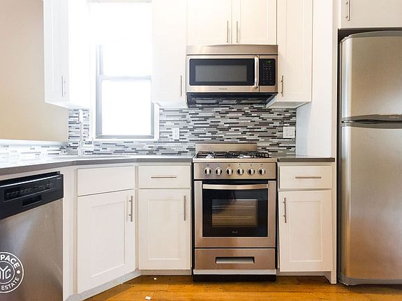 2nd image of 1482 Dekalb Ave APT 3R