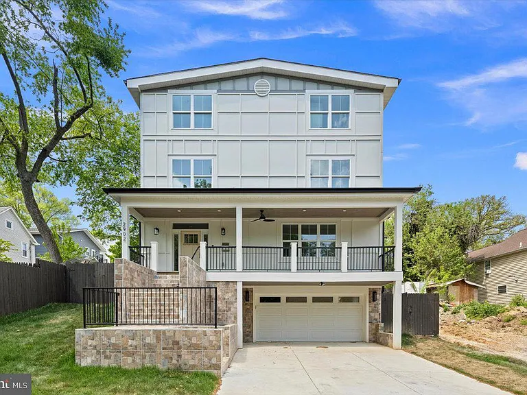 2902 Vista St NE — Photo 92